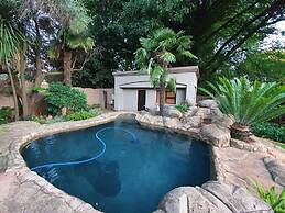 Or Tambo Airport Holiday Home