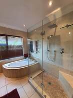 Or Tambo Airport Holiday Home