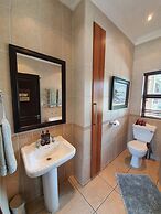 Or Tambo Airport Holiday Home