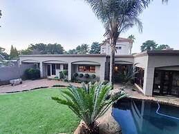 Or Tambo Airport Holiday Home