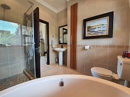 Or Tambo Airport Holiday Home