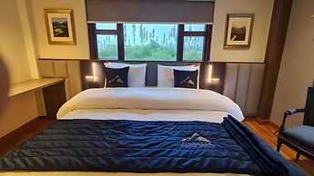 Pinnacle Executive Lodges
