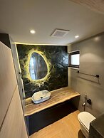 Pinnacle Executive Lodges