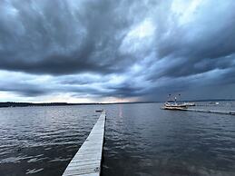 Saratoga Lakeside Retreat