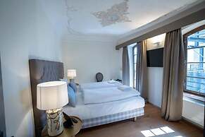 Maxim Suites by Elias Holl