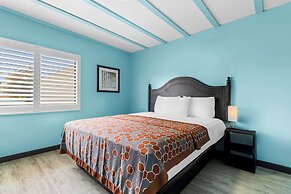 Rodeway Inn & Suites North Hollywood Burbank Airport - Universal Area