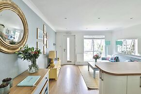 Newly Refurbished Flat With Great Transport Links