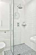 Newly Refurbished Flat With Great Transport Links