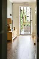 Newly Refurbished Flat With Great Transport Links