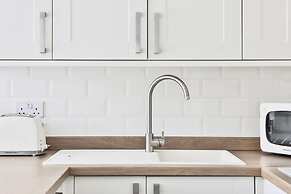 Newly Refurbished Flat With Great Transport Links