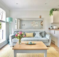 Newly Refurbished Flat With Great Transport Links
