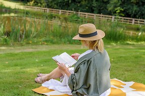 Secret Waterside Lodges in Worcestershire