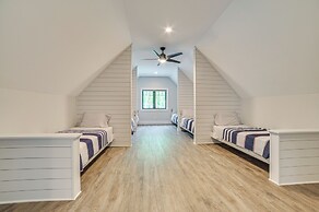 Cottage on Crooked River w/ Dock + Slip!