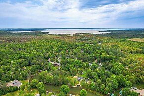 Cottage on Crooked River w/ Dock + Slip!