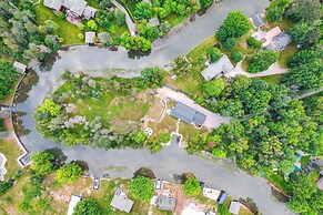 Cottage on Crooked River w/ Dock + Slip!
