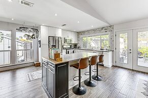 Modern Austin Home w/ Outdoor Pool & Fire Pit!