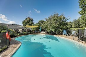 Modern Austin Home w/ Outdoor Pool & Fire Pit!