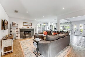 Outdoor Pool & Fire Pit: Modern Austin Home