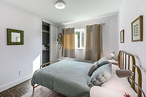 Outdoor Pool & Fire Pit: Modern Austin Home