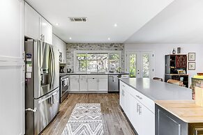 Outdoor Pool & Fire Pit: Modern Austin Home