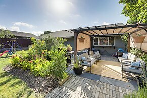 Modern Austin Home w/ Outdoor Pool & Fire Pit!