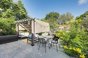 Outdoor Pool & Fire Pit: Modern Austin Home