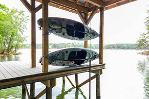 Hot Tub & Dock: Lakefront Connelly Springs Escape