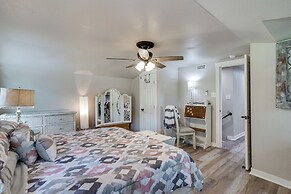 Pet-friendly Granbury Home w/ Yard, Near Downtown!