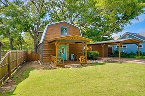 Pet-friendly Granbury Home w/ Yard, Near Downtown!