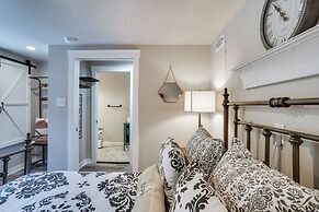 Pet-friendly Granbury Home w/ Yard, Near Downtown!