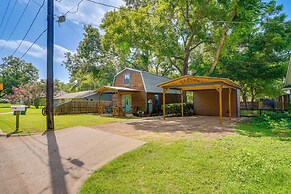 Pet-friendly Granbury Home w/ Yard, Near Downtown!