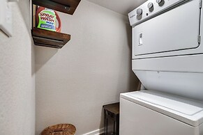 Pet-friendly Granbury Home w/ Yard, Near Downtown!