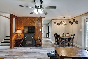 Pet-friendly Granbury Home w/ Yard, Near Downtown!