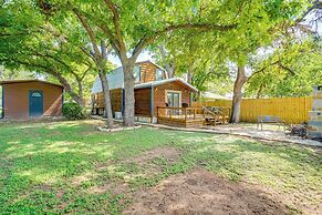 Pet-friendly Granbury Home w/ Yard, Near Downtown!