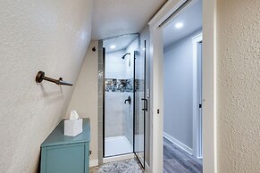 Pet-friendly Granbury Home w/ Yard, Near Downtown!