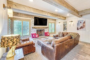 Cozy Sun Valley Townhome w/ Mountain Views!