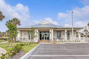 Condo w/ Patio & Resort Amenities in Fort Pierce!