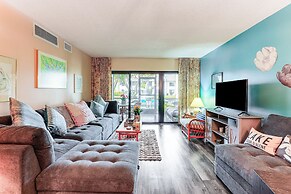 Condo w/ Patio & Resort Amenities in Fort Pierce!