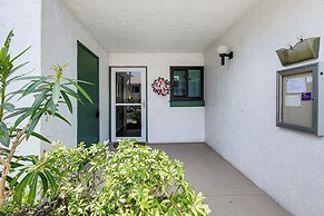 Condo w/ Patio & Resort Amenities in Fort Pierce!