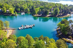Keowee Key Condo w/ Lake Access & Community Pools!