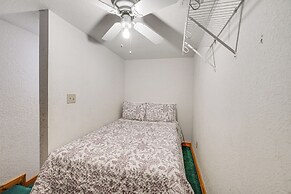 Broken Bow Escape w/ Mountain Views & Pool Access!