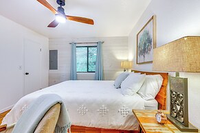 Lakefront Murphy Getaway w/ Deck, Dock & Kayaks!