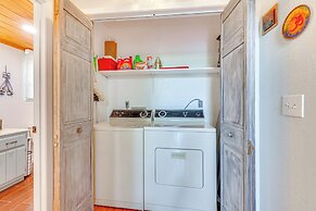 Lakefront Murphy Getaway w/ Deck, Dock & Kayaks!