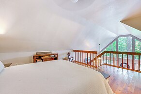 Lakefront Murphy Getaway w/ Deck, Dock & Kayaks!