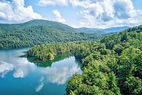 Lakefront Murphy Getaway w/ Deck, Dock & Kayaks!