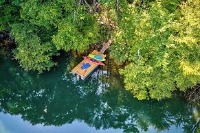 Lakefront Murphy Getaway w/ Deck, Dock & Kayaks!
