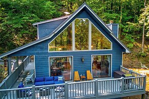 Lakefront Murphy Getaway w/ Deck, Dock & Kayaks!