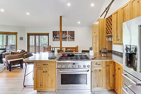 Home Near Glacier National Park w/ Hot Tub & Deck!