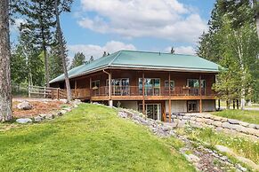 Home Near Glacier National Park w/ Hot Tub & Deck!