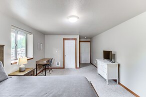 Home Near Glacier National Park w/ Hot Tub & Deck!